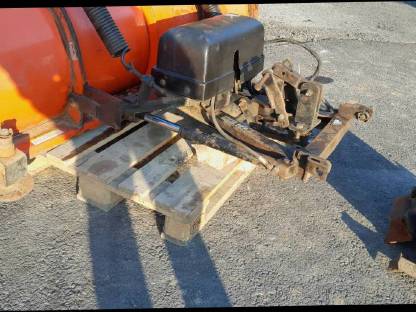 Bild 2:PKW Schneepflug