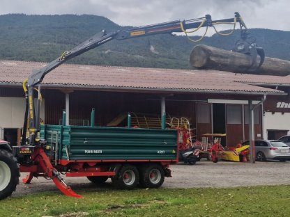 Bild 2:Pühringer Tandem-Dreiseitenkipper mit Kran Farma Z8.0 Bigab