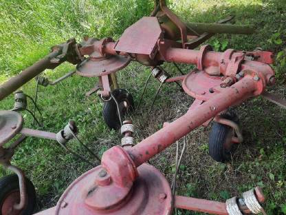 Bild 3:Kreiselheuer Heuwender Kuhn 440 T