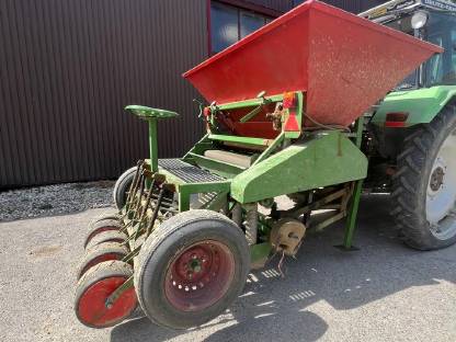 Delta Planter Steckzwiebelpflanzmaschine