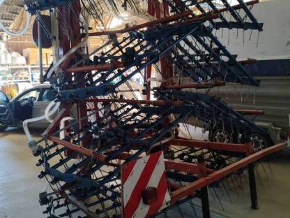 Bild 2:Untersaat, Begrünung Striegel 12 m