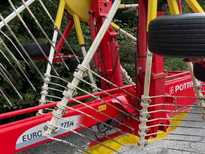 Bild 3:Pöttinger Eurotop 771A Multitast Doppelschwader