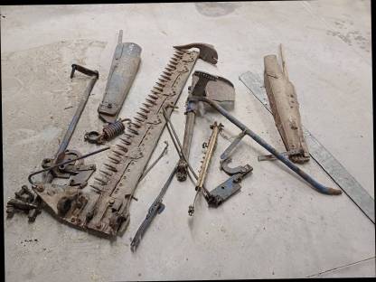 Bild 2:Schneeketten und Mähwerk T84