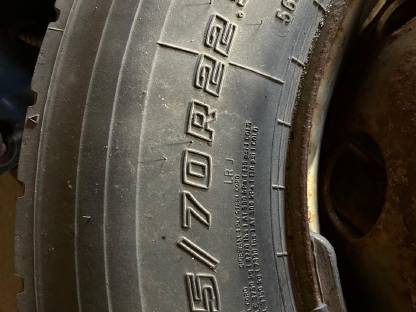 Bild 2:Lkw Reifen mit Felge