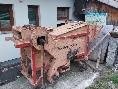 Bild 2:Dreschmaschine