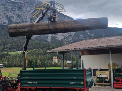 Pühringer Tandem-Dreiseitenkipper mit Kran Farma Z8.0 Bigab