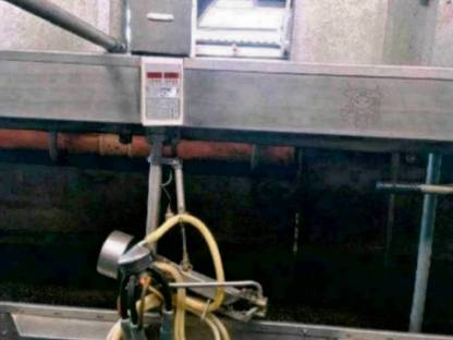 Bild 2:2x4 FG Melkstand mit Ausmelkarm