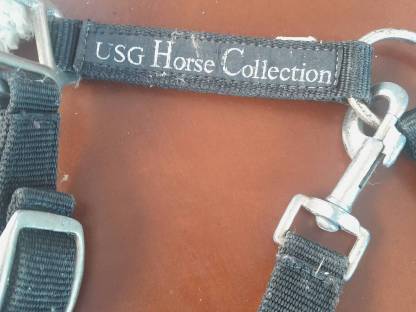 Bild 2:Pferdezubehör