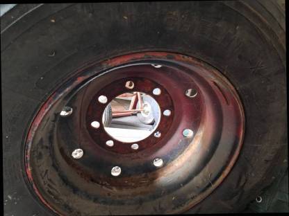 Bild 2:1x LKW Reifen mit Felge 315/75 R 22,5 von Michelin