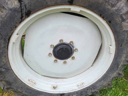 Bild 5:Zwillingsbereifung für Steyr 8080