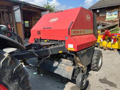 Bild 4:Heustockpresse Vicon RF 122 OC
