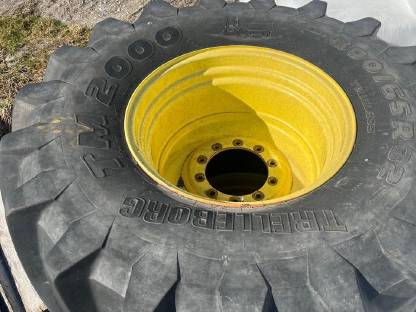 Bild 4:Kompletträder 800/65/32 Trelleborg TM2000