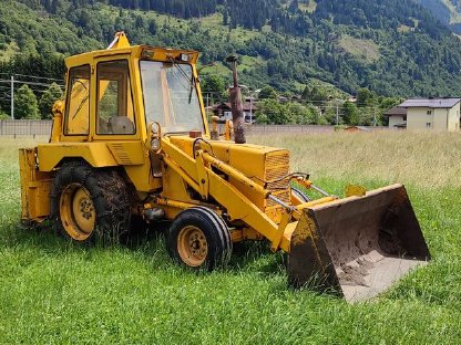 Bild 5:Ford 550 Radlader mit Heckbagger