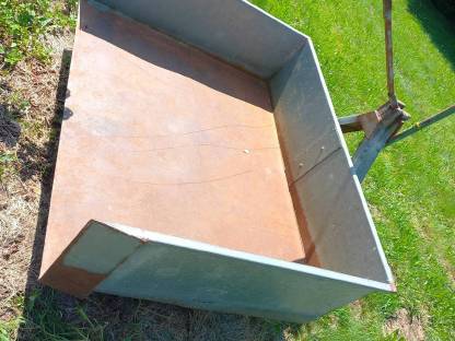 Bild 2:Kippmulde mechanisch ohne Rückwand