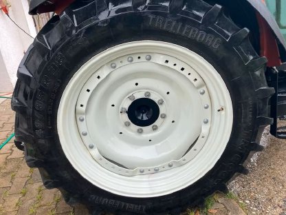 Bild 2:Pflegeräder Steyr Kompakt 280/85R28 und 340/85R38