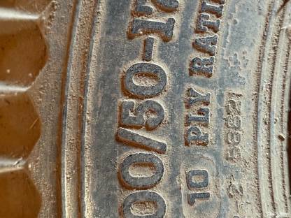 Bild 2:Bereifung komplett 500/50-17