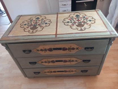 Bild 2:Antiker Schubladenkasten, bemalt