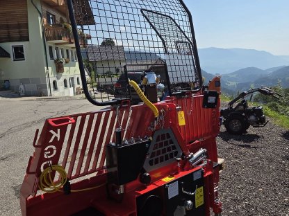 Bild 4:Funk-Forstseilwinde mit Seilausstoß 6,5 t KGD 65 SA 1,9 m