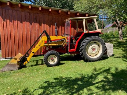 Bild 2:International 454 mit Biglift-Frontlader