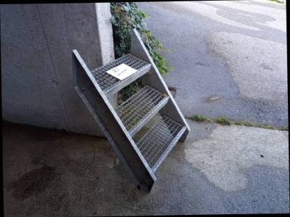 Bild 2:Verzinkte Eisenstiege