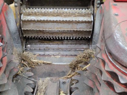 Bild 3:Feldhäcksler new holland 2305