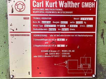 Bild 2:Walther Trowal Trogvibrator (Gleitschleifmaschine)