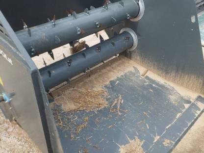 Bild 2:Mehrtens Strohhexe, Ballenauflöser