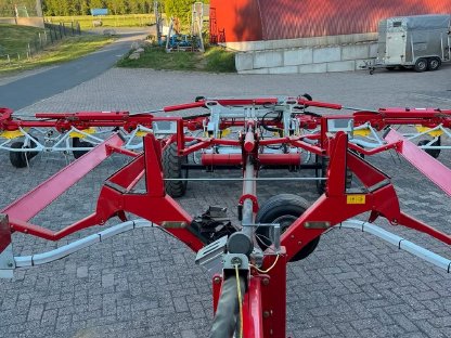 Bild 5:Kreiselheuer Wender Pöttinger HIT 12.14T