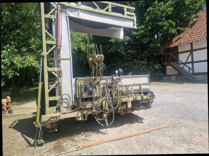 Bild 3:Kräuterernter, Doppelmesser, Schwadmäher