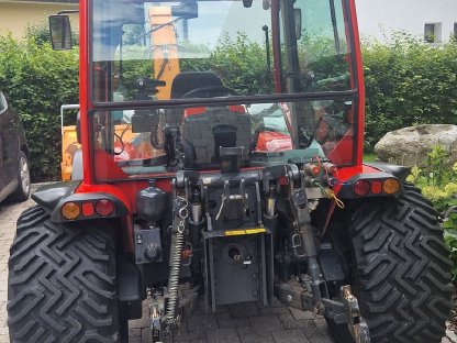 Bild 3:Antonio Carraro TTR 9400 ERGIT-T1 + Anbauschneefräse WESTA