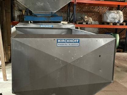 Bild 3:4 Stk. Kirchhoff Düngertank, Schüttgut Box, Saatgut Behälter