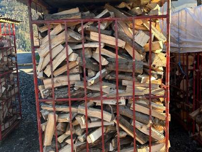 Bild 3:Regionales Brennholz - trocken und ofenfertig