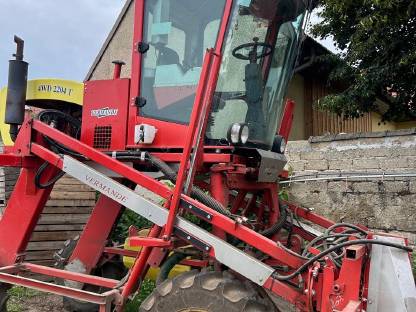 Bild 7:Vermande, Stelzentraktor (Maisentfahnungsmaschine)