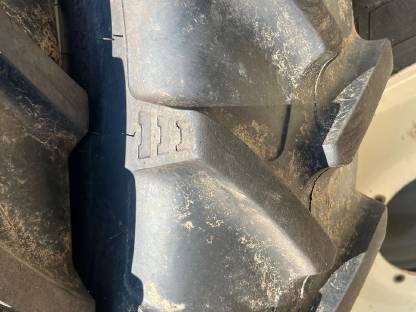 Bild 4:Pflegebereifung BKT Agri Max