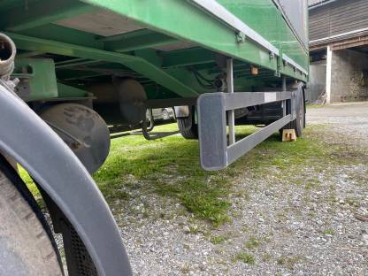 Bild 4:Ballenanhänger/Ballenwagen, Schwarzmüller LKW Anhänger