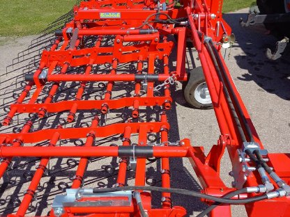 Bild 7:Einböck Aerostar 600 Hackstriegel hydr. Zinkenverstellung