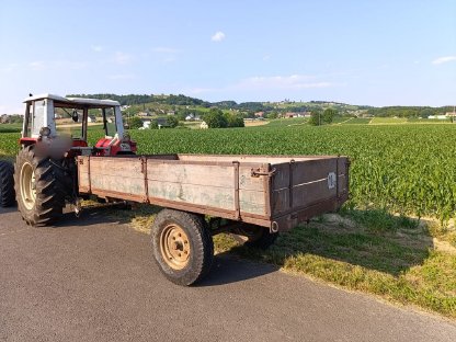 Bild 2:Traktoranhänger