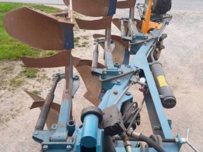 Bild 4:4-Schar-Wendepflug Överum