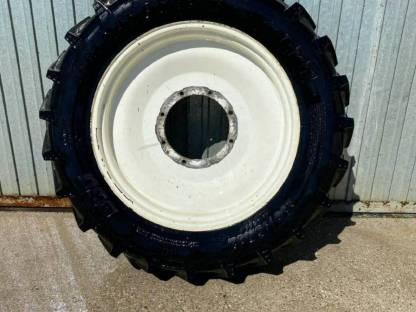 Bild 5:Pflegebereifung New Holland