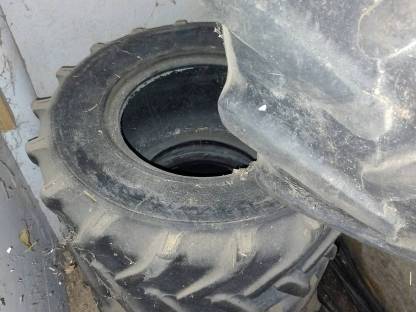 Bild 2:Carraro Reifen