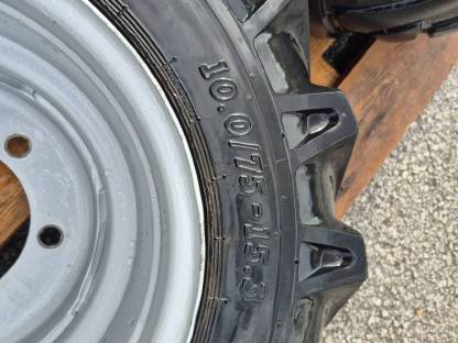 Bild 3:Felgen 10.0/75-15.3 Hoftrac