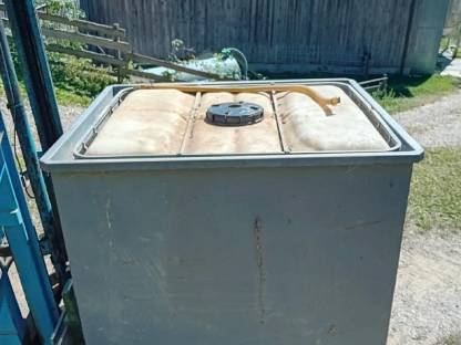 Bild 2:Dieseltank 990 l