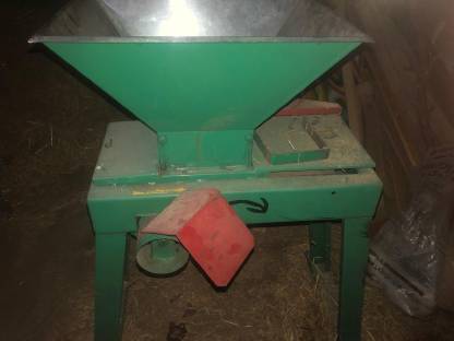 Bild 2:Obstpresse und Mühle Voran