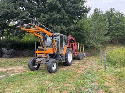 Bild 2:Renault Traktor, Rückewagen