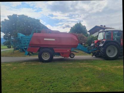 Bild 2:Quaderballenpresse Fortschritt 550