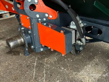 Bild 7:Allroundmax 215 AEBI Heuschieber