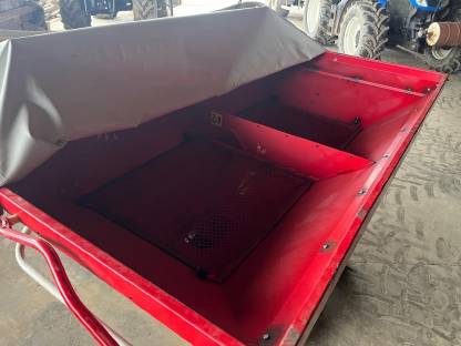 Bild 4:Lely Düngerstreuer