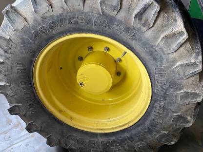 Bild 2:Traktorreifen TM 800 Trelleborg John Deere 6330