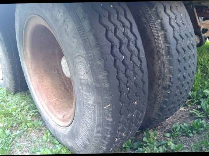 Bild 8:Tieflader Reifen 8.25 R15 / 7.50 R15