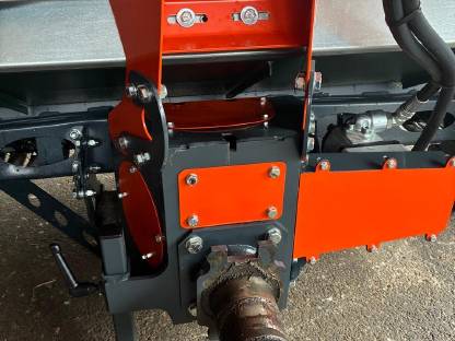 Bild 8:Allroundmax 215 AEBI Heuschieber